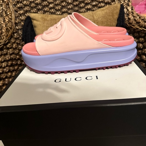 GUCCI
Interlocking G Slide Sandals Pink - Picture 7 of 8